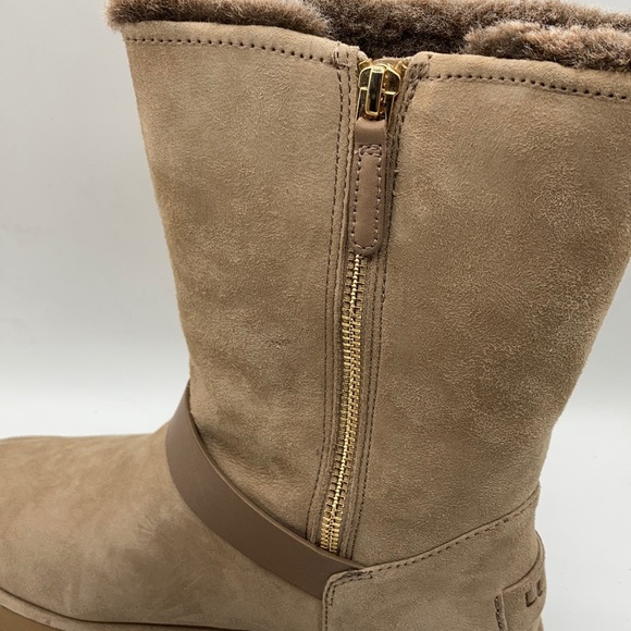 UGG Classic Berge Short Sheepskin Waterproof Boot - Picture 7 of 8